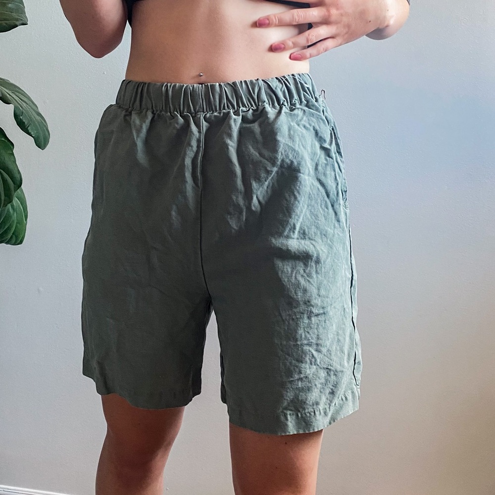 10 Tree Green Shorts